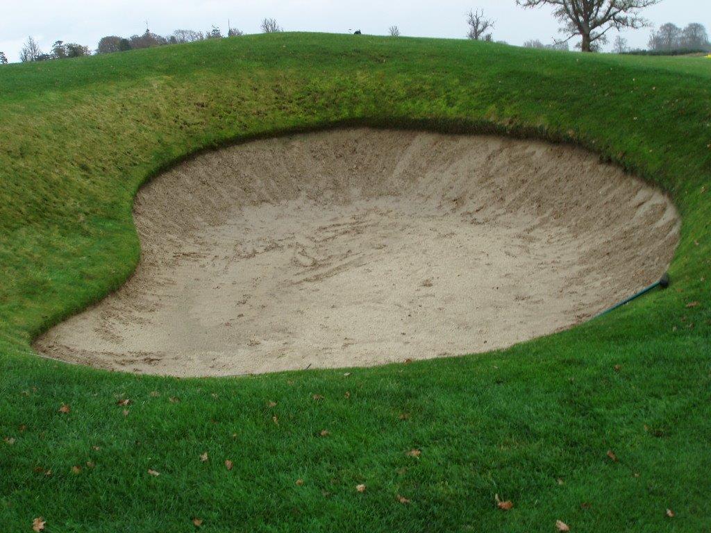 Bunker auf dem Montgomerie Golfplatz in der Nähe von Dublin, Irland
