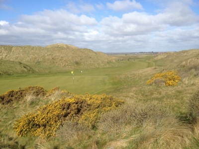 Fairway mit Golfspieler auf dem Island Golfplatz in Dublin, Irland
