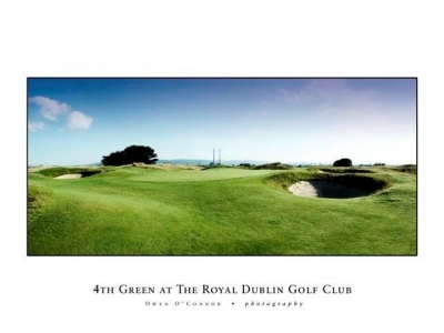 Golfgrün mit Bunker auf dem Royal Dublin Golfplatz in Dublin, Irland