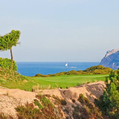 Large green vue mer sur le parcours The Oitavos Dunes